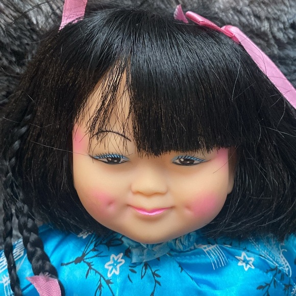 Vintage 1986 Asian Doll All Original
Very Rare Goodwell Blue Outfit
Cloth Body - Picture 10 of 16